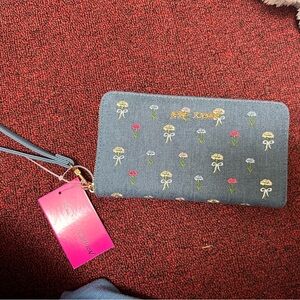 NWT Betsy Johnson Denim Floral Wristlet Wallet